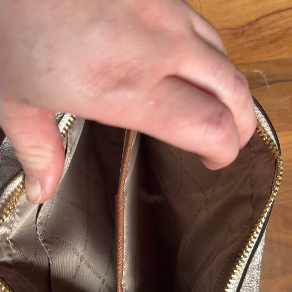 Michael Kors Beige Handbag - Picture 4 of 8